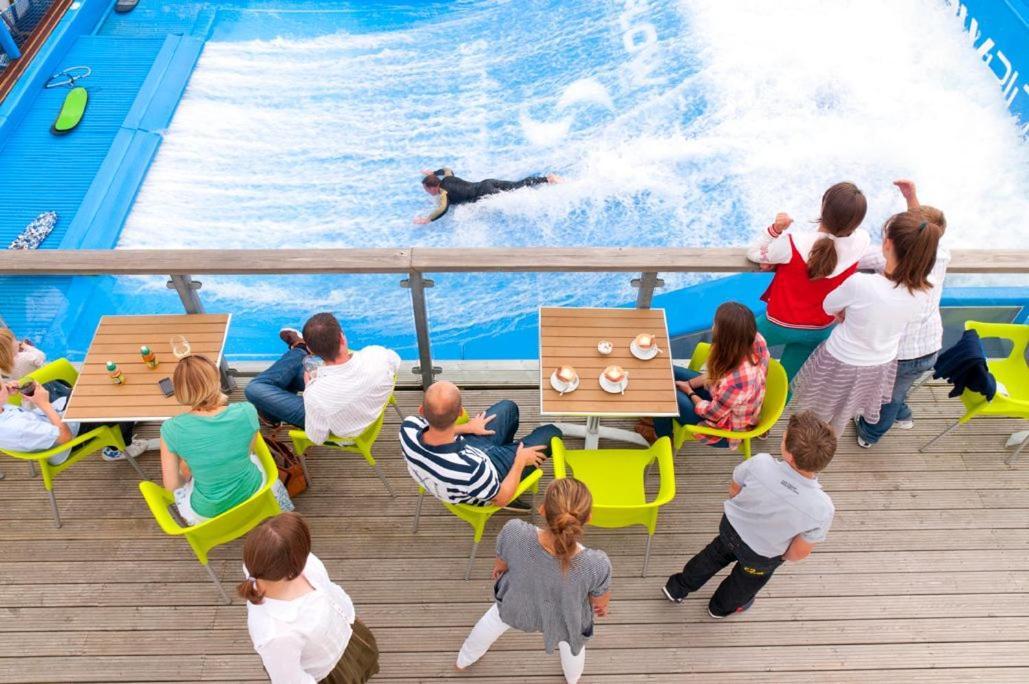 Fistral Hot Tub House For 8 On Retallack Resort นิวคีย์ ภายนอก รูปภาพ