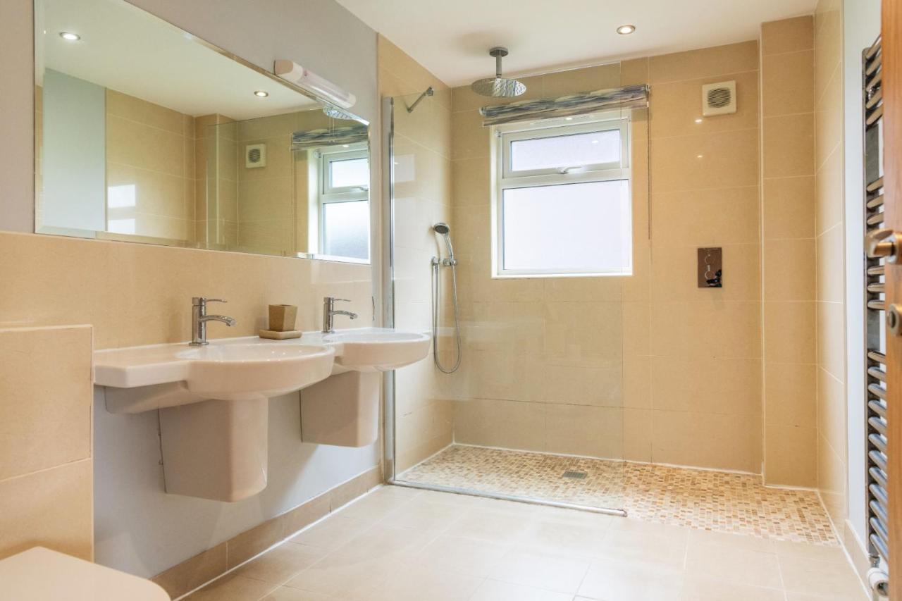 Fistral Hot Tub House For 8 On Retallack Resort นิวคีย์ ภายนอก รูปภาพ
