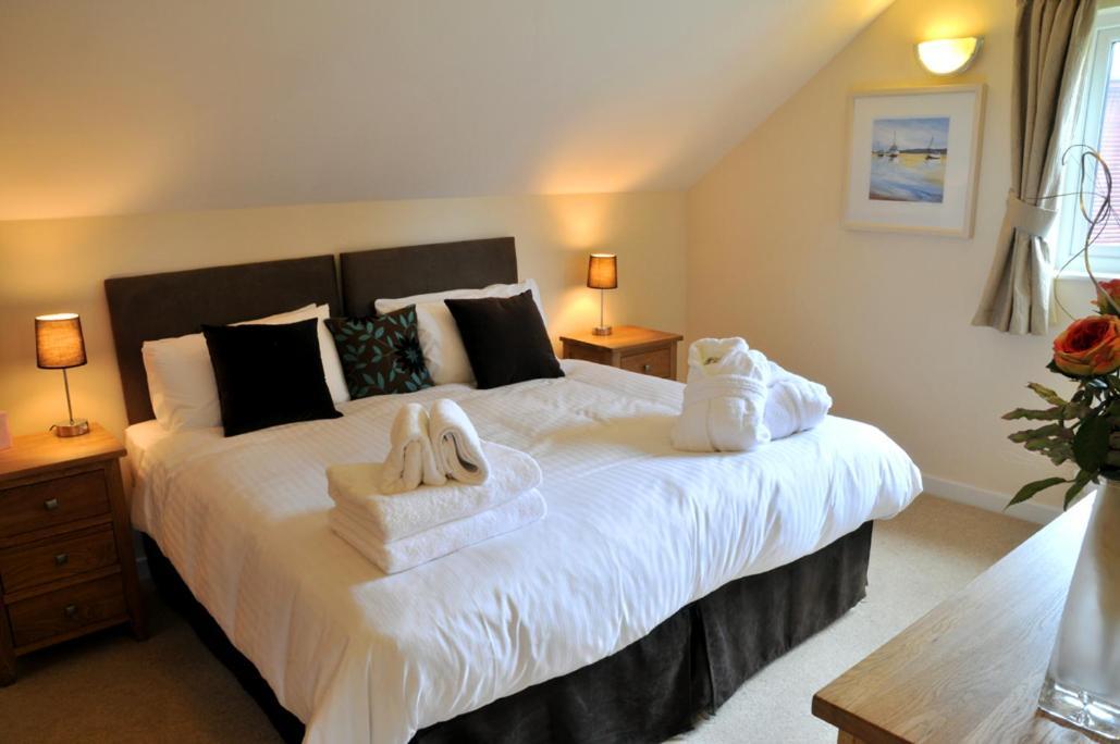 Fistral Hot Tub House For 8 On Retallack Resort นิวคีย์ ภายนอก รูปภาพ