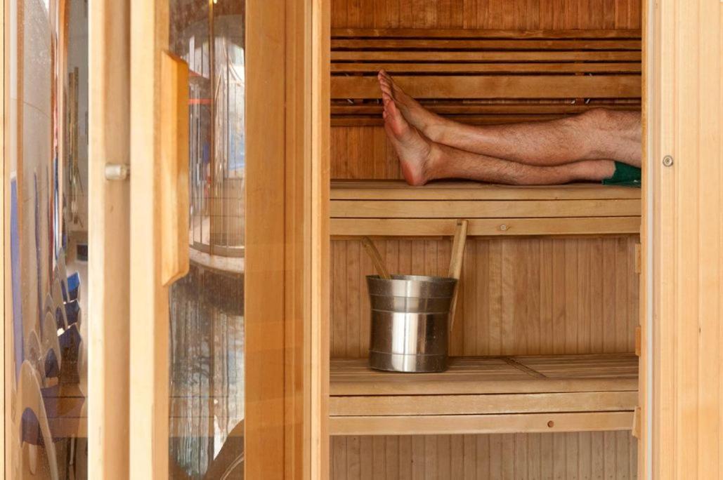 Fistral Hot Tub House For 8 On Retallack Resort นิวคีย์ ภายนอก รูปภาพ